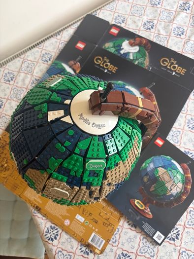 Lego Globe Great condition with box and book