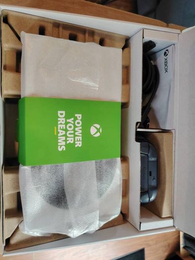 Xbox series S 512GB Mint Condition with Box