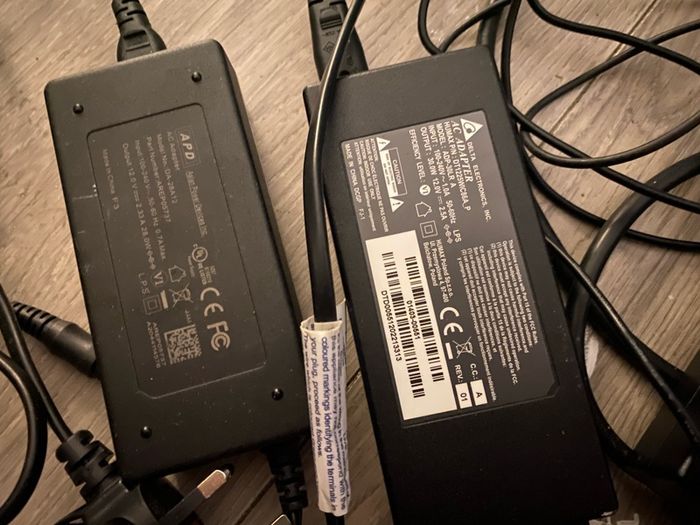 5 Power Adapters Chargers Lenovo, Toshiba, LG, Delta & APO