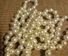Excellent quality vintage faux pearl necklace