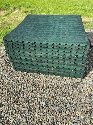Rubber play area safety mats