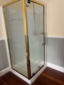 900mm x 900mm Brass Framed Shower Enclosure Excellent Condition