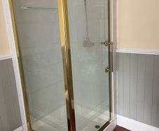 900mm x 900mm Brass Framed Shower Enclosure Excellent Condition
