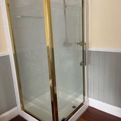 900mm x 900mm Brass Framed Shower Enclosure Excellent Condition