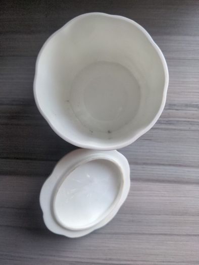 Vintage Ansley Cottage Garden Lidded Trinket Holder
