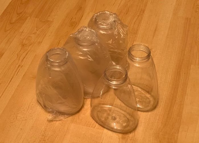4x 300 ml plastic PET bottles
