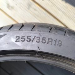 tire 255/35/19