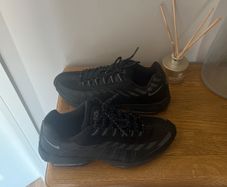 Nike air max 95s "black" size 8 men's
