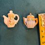 2 cute little teapots. Feves Image 3