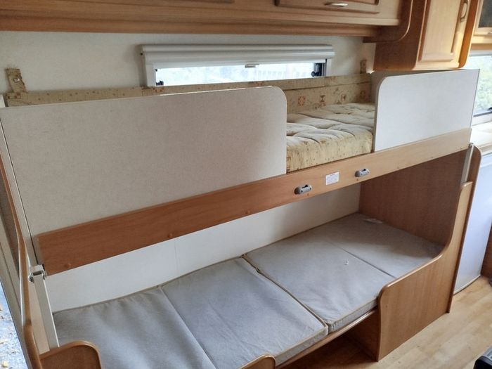 Avondale Dart 556-6 berth Caravan with Full awning.