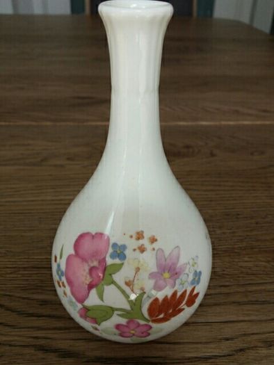Wedgwood bud vase meadow sweet collection