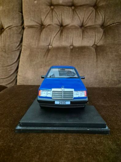 Mercedes 1:18 model car
