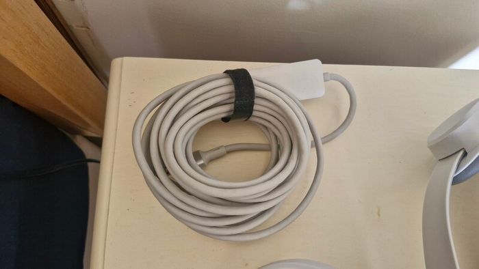 VR headset PICO 4 + extra data/power cable