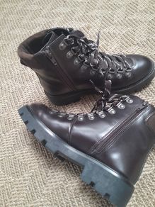 Ladies boots