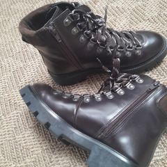 Ladies boots
