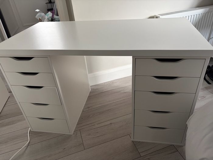 White desk with Alex drawers