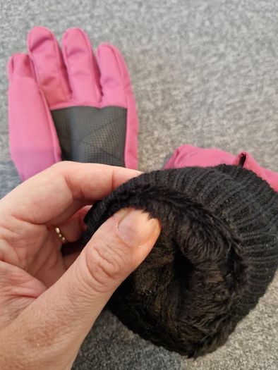 Girl ski gloves 3-6yrs HEAT HOLDERS