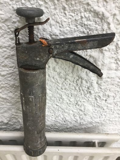 Extrusion gun