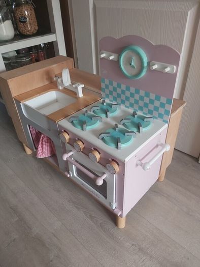 play kitchen le toy van