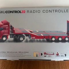 Siku 1/32 MAN low loader, radio controlled
