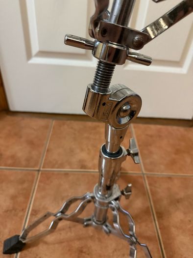 Pearl snare stand