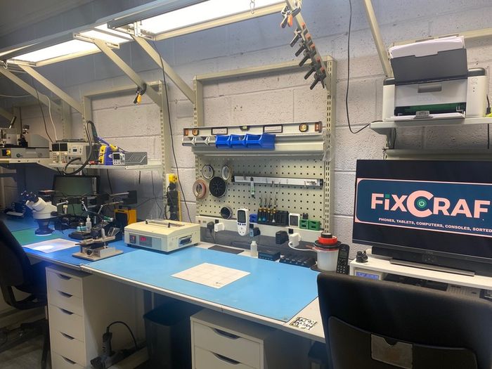 iPhone 14 Screen Repairs :: Genuine Parts