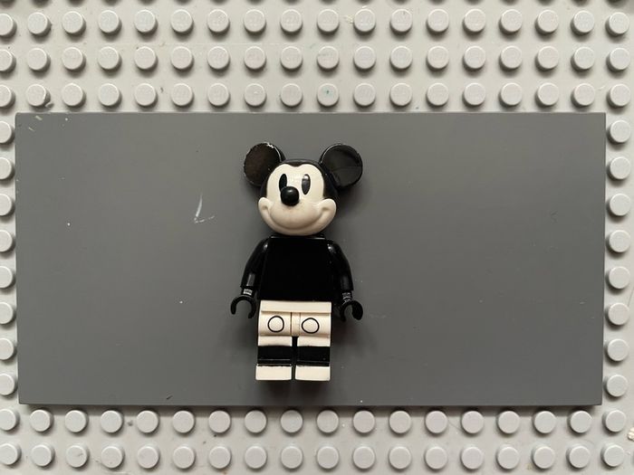 lego disney dis024 Vintage Mickey minifigure, Disney, Series 2
