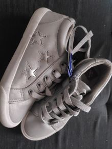 Girl shoes