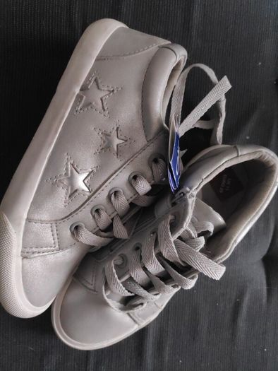 Girl shoes