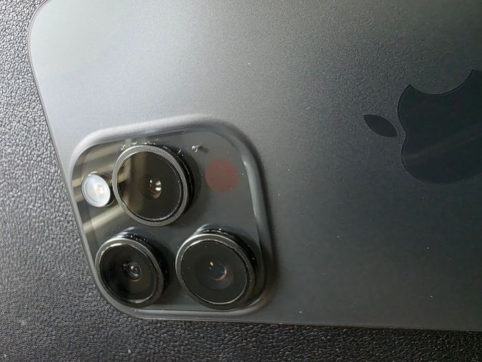 iPhone 15 Pro 128GB Black Titanium Unlocked + Box & Extras