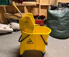 Commercial mop bucket