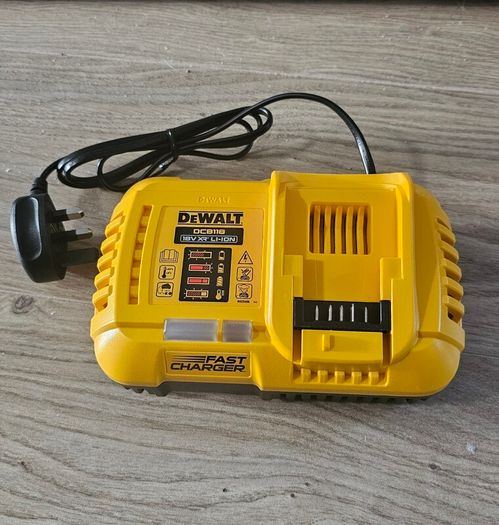 DeWalt DCB118 18V XR 8Amp Fast Charger