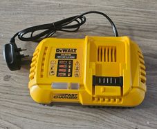 DeWalt DCB118 18V XR 8Amp Fast Charger