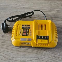 DeWalt DCB118 18V XR 8Amp Fast Charger