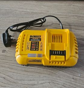 DeWalt DCB118 18V XR 8Amp Fast Charger