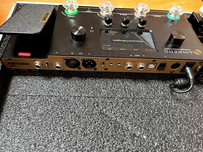 Hotone Ampero + Footswitch