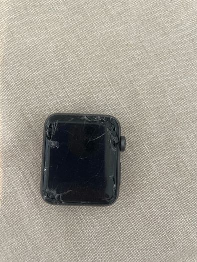 Apple Watch Series 3 cracked screen