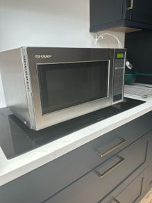 SHARP 900W Freestanding Stainless steel microwave