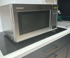 SHARP 900W Freestanding Stainless steel microwave
