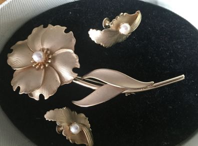 Vintage matching set brooch and earrings