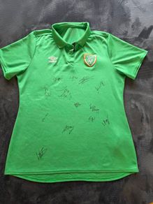 Ireland Ladies Soccer Signed Shirt Size UK14 Quinn
