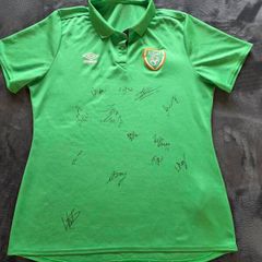 Ireland Ladies Soccer Signed Shirt Size UK14 Quinn