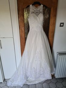 Stunning Wedding dress size 10