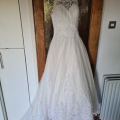 Stunning Wedding dress size 10