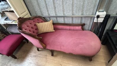 Vintage antique-style carved chaise longue