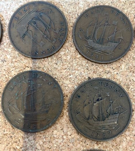 Old Great Britain Half Penny Coins (20)