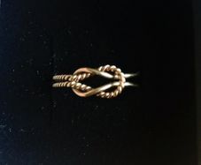 9ct gold Celtic double knot ring size N