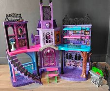 Monster High Haunted High School Dolls House