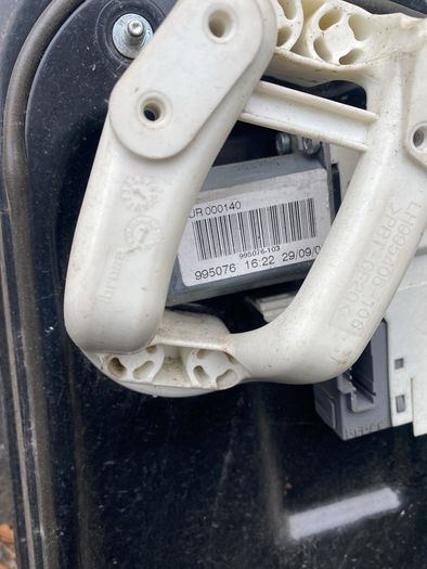 Range Rover 2008 Drivers Door window reg