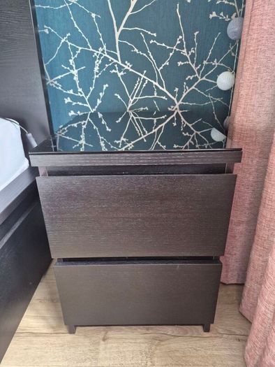 2 bedside tables